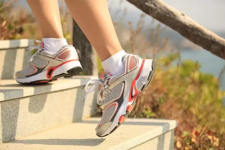 Աստիճաններով վազելը ոտքի մկաններն ամրացնելու և քաշ կորցնելու միջոց է